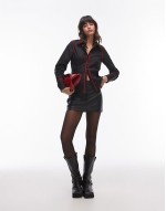Resume fitted shirt with red piping in black