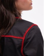 Resume fitted shirt with red piping in black