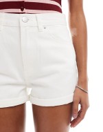 mom denim shorts in mid white